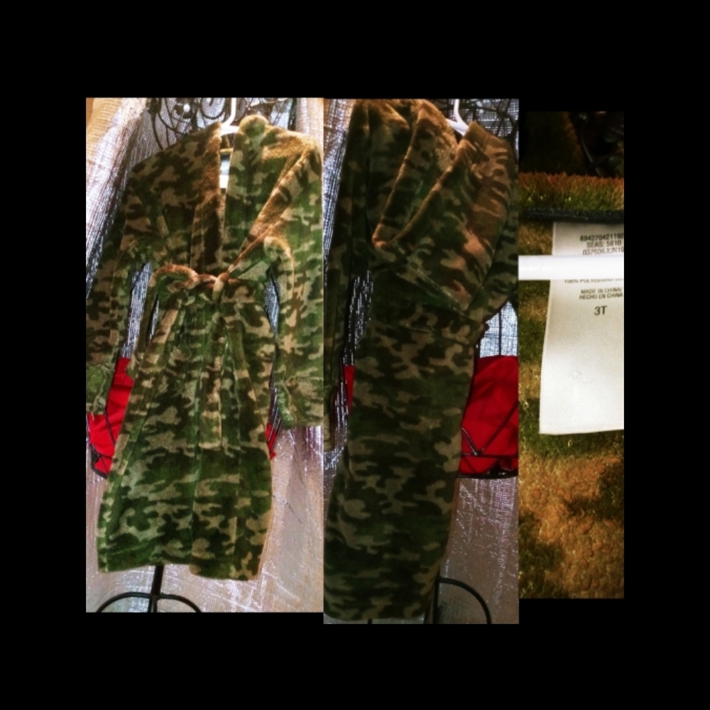 2 boys Robes